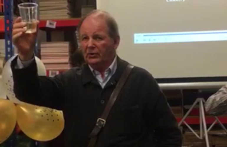 Photo of Sir Michael Morpurgo proposing a toast to Bag Books